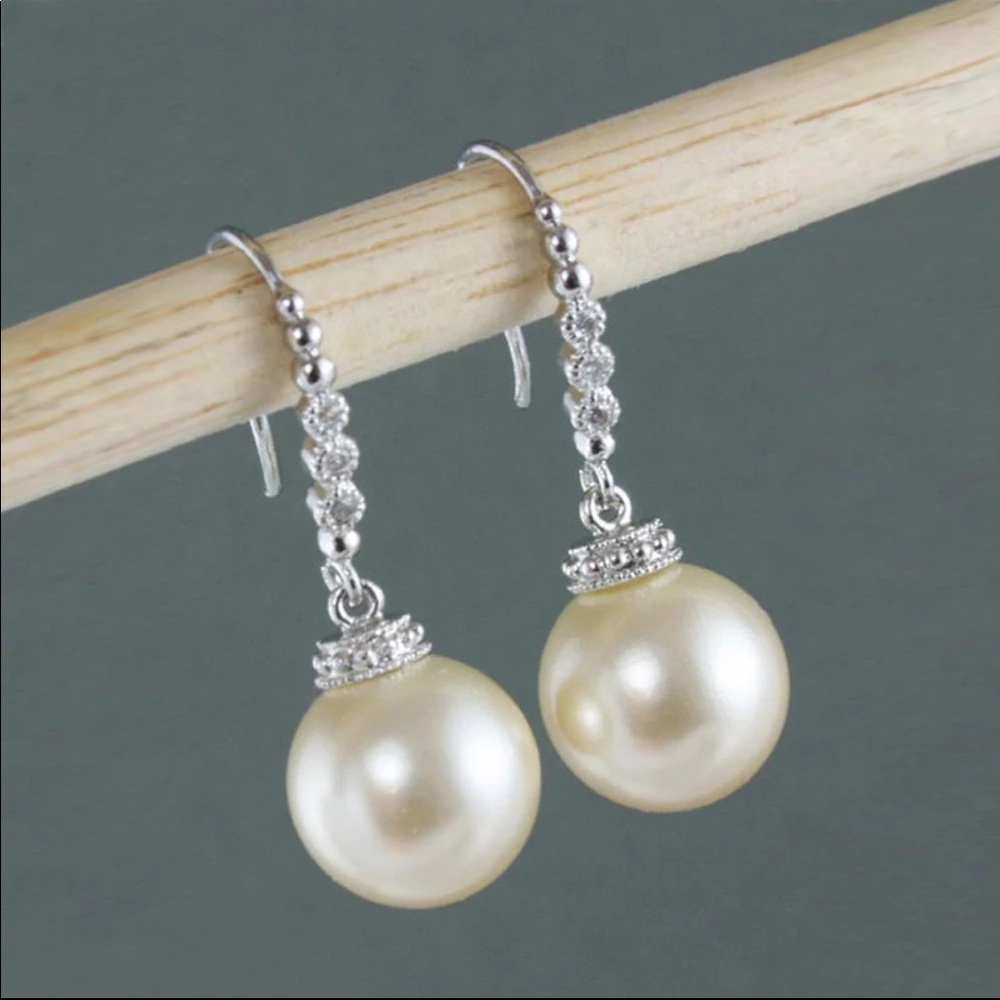 New 925 Silver Chic Dainty Pearl Earrings - Picture 2 of 5